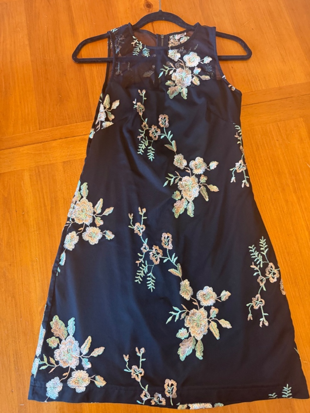 Vince Camuto Floral Black Dress size 4 Gorgeous Detail - Picture 4 of 16